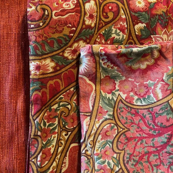 Pottery Barn Table Runner with 4 Matching Napkins – Paisley Floral Design - Picture 10 of 10